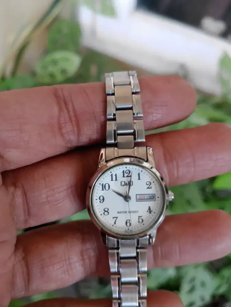 Jam tangan second