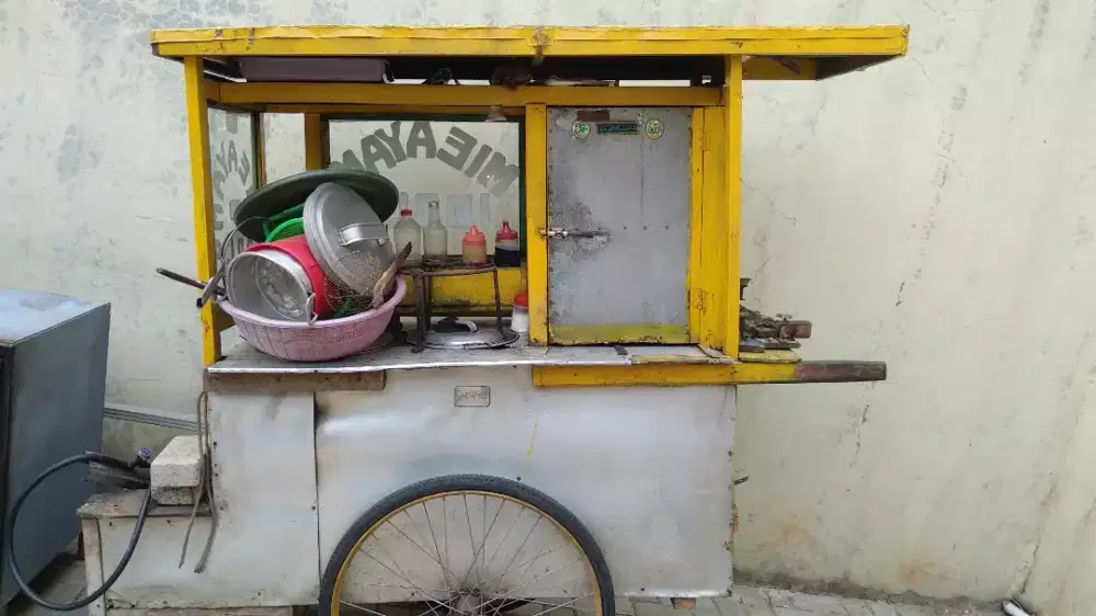 Gerobak jualan Mia ayam bakso