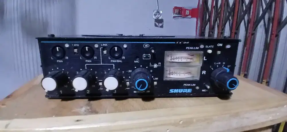 Mixer audio shure Fp33.
