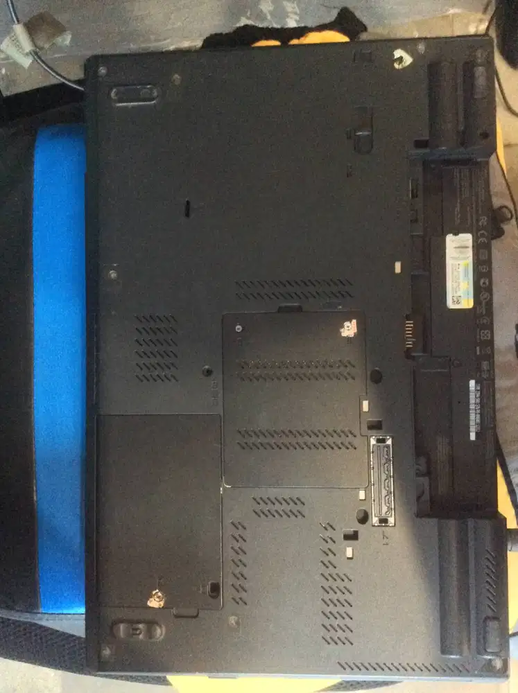 Laptop Lenovo ThinkPad T530 umur 10 tahun jenis besar berat