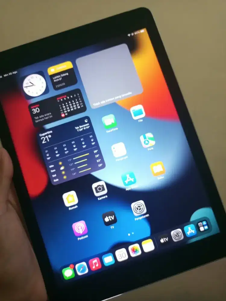 Di jual ipad air 2 16gb dan keyboard nya