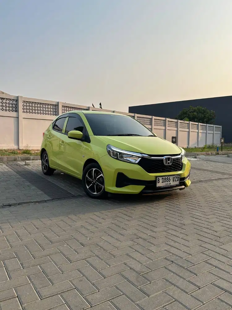 TDP 20jt !! Honda Brio 1.2 E CVT 2023 Lemon Hijau Kondisi Istimewa