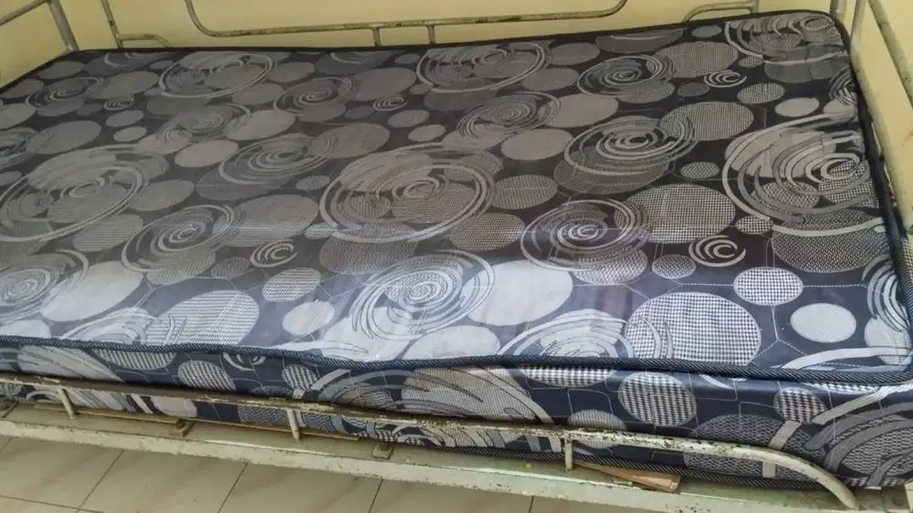Ranjang susun besi 2 tingkat