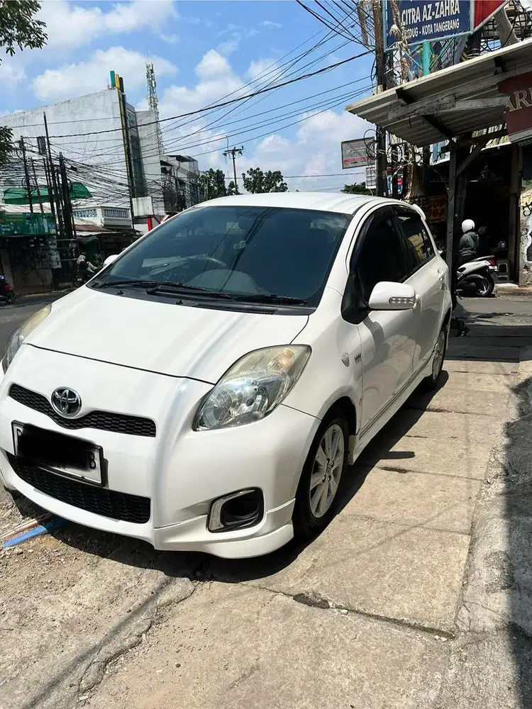 Toyota Yaris E 2012 MT low km