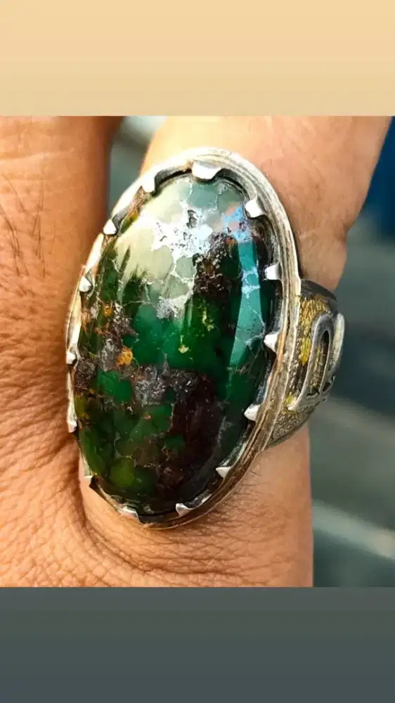 Batu pirus Persia hijau kedondong