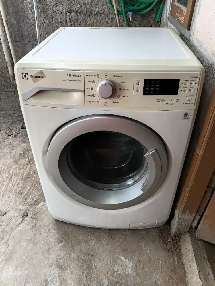 Mesin cuci front loading Electrolux