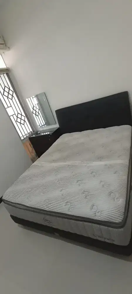Kasur Springbed Serta + Dipan Serta Queen Size 160 x 200cm