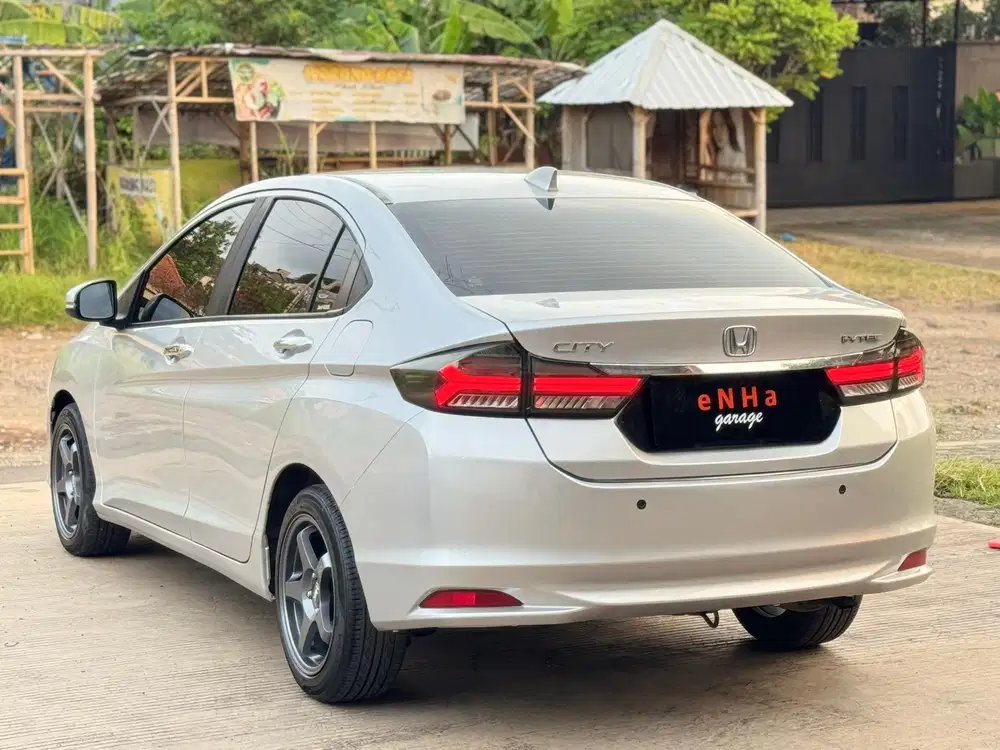 Dp 5 Jt.. Honda CITY E 1.5 Matic 2015.. eNHa garage Semarang..