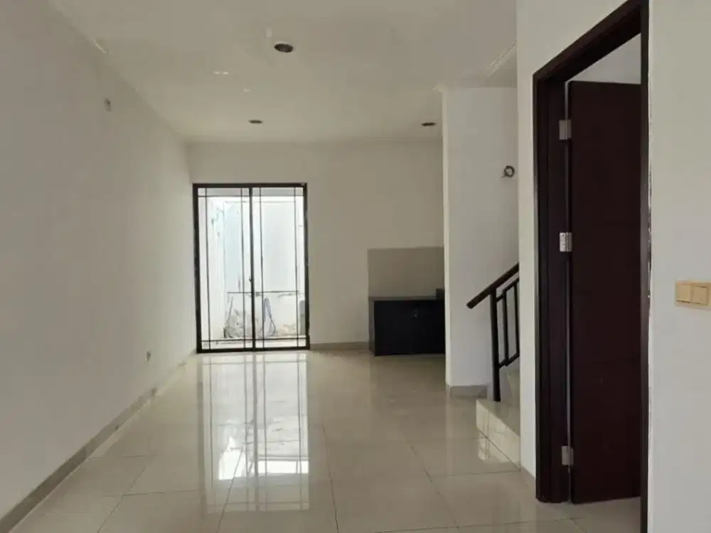 Disewakan Rumah Green Lake City Cluster Asia, LT 96 m², LB 102 m², 3+1 KT, 2+1 KM, Rp 65 Juta/Tahun Nego