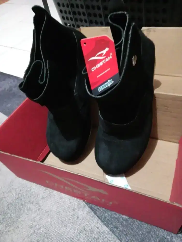 Sepatu merk cheeta