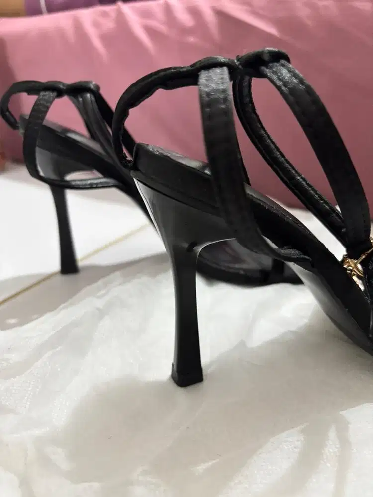 Heels square toe one thin