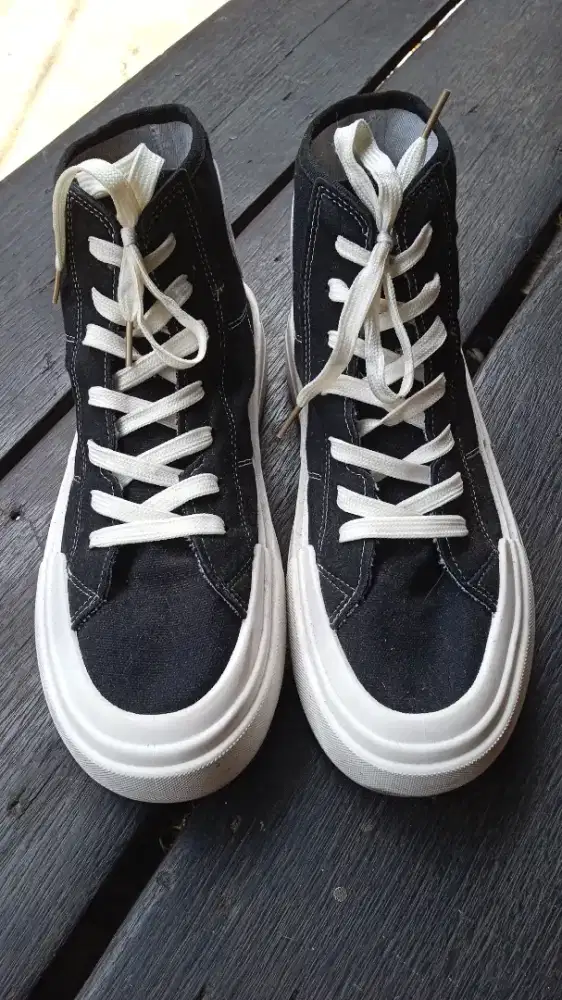 Converse no 43 baru 1x pakai .. Bukan sepatu buruk.