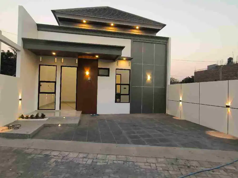 RUMAH BARU SIAP HUNI DALAM CLUSTER LOKASI DEKAT MALL SCH