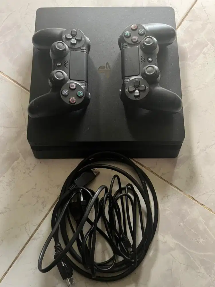 PS 4 slim 1TB + 2 stik ORI