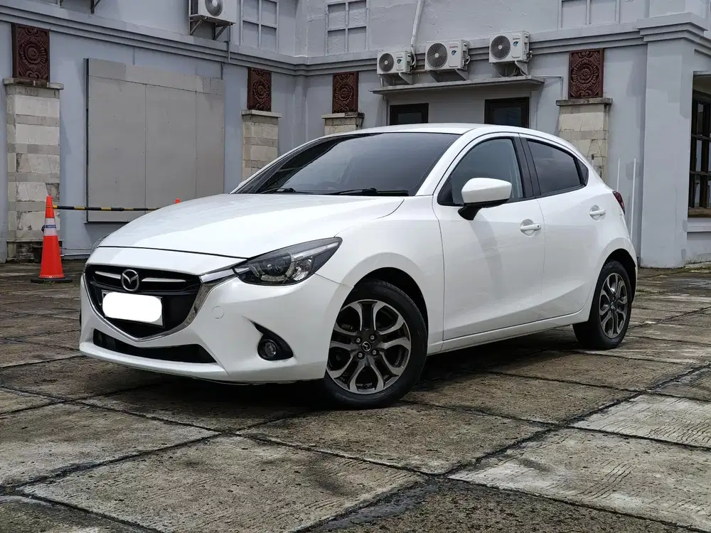 Mazda 2 R 1.5 Skyactiv AT 2014 Putih