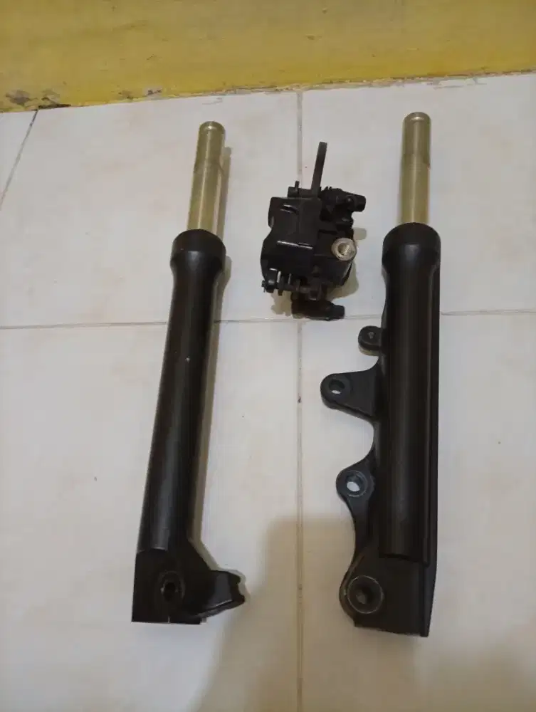 Dijual cepat shock depan motor Mio soul GT 125 asli Orisinil