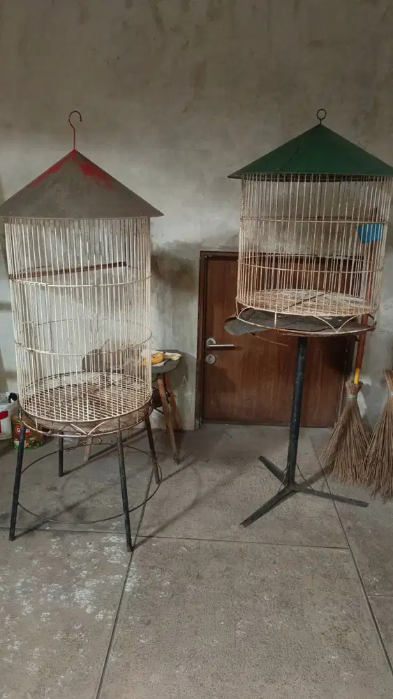 Kandang burung besi