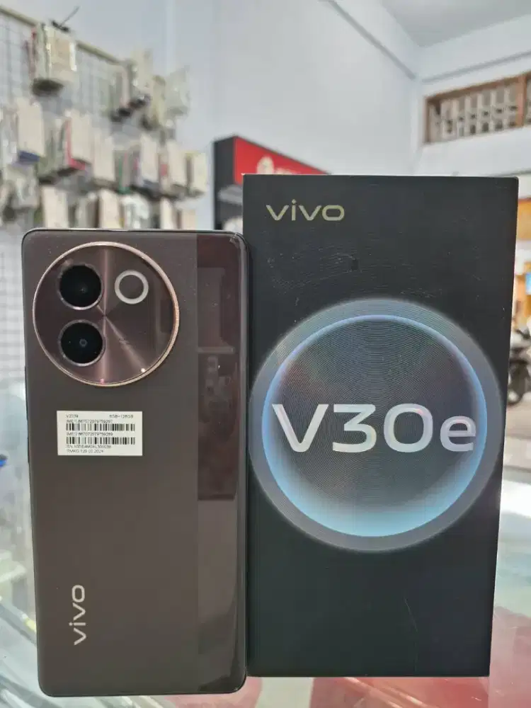 Vivo v30e 5G ram 8+ada/128gb like new