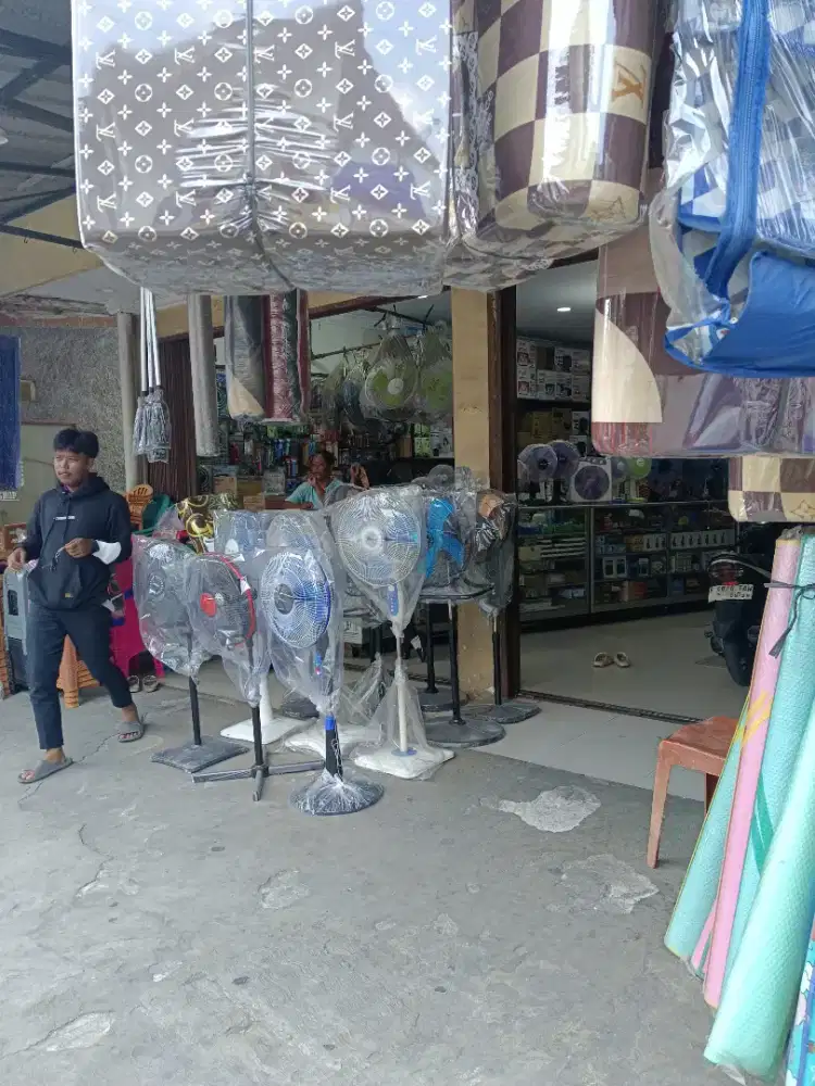 Di butuhkan karyawan cewek secepatnya