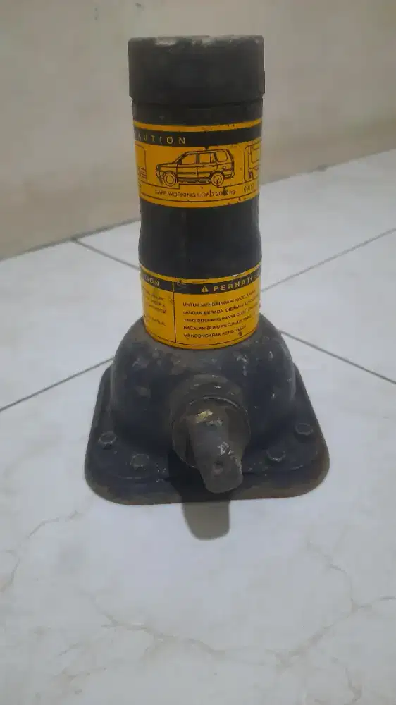 Dongkrak mobil dan truk