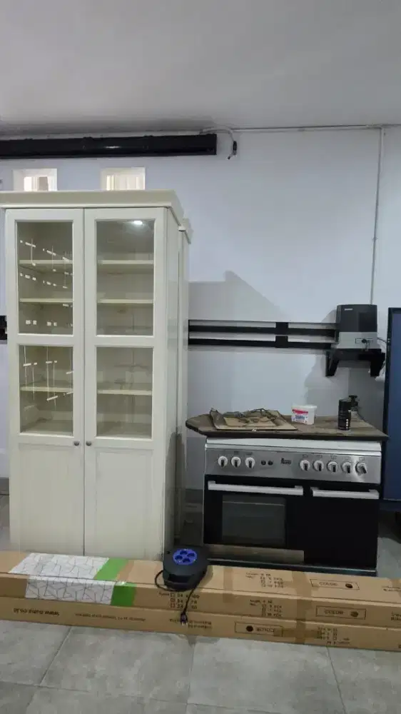 Dijual lemari bekas IKEA dan kompor