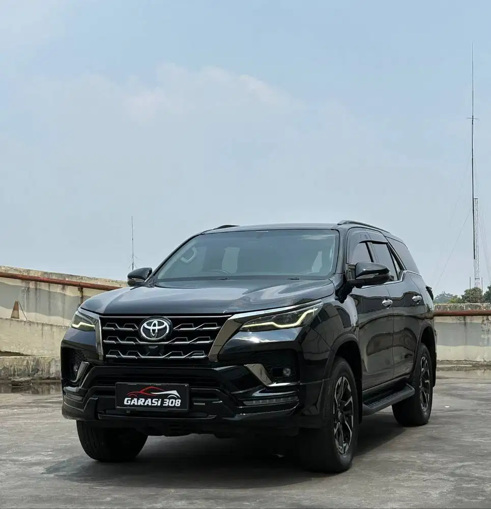Toyota Fortuner 2.4 VRZ GR Sport AT 2022 Hitam KM 42 rb
