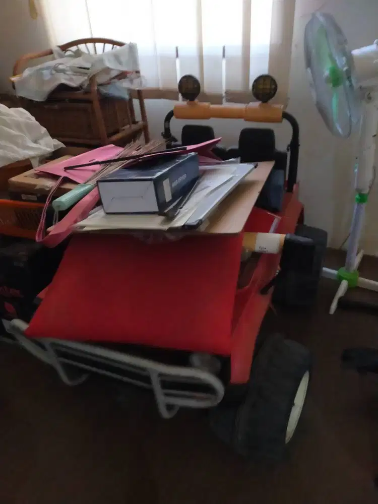 Mobil bekas mainan