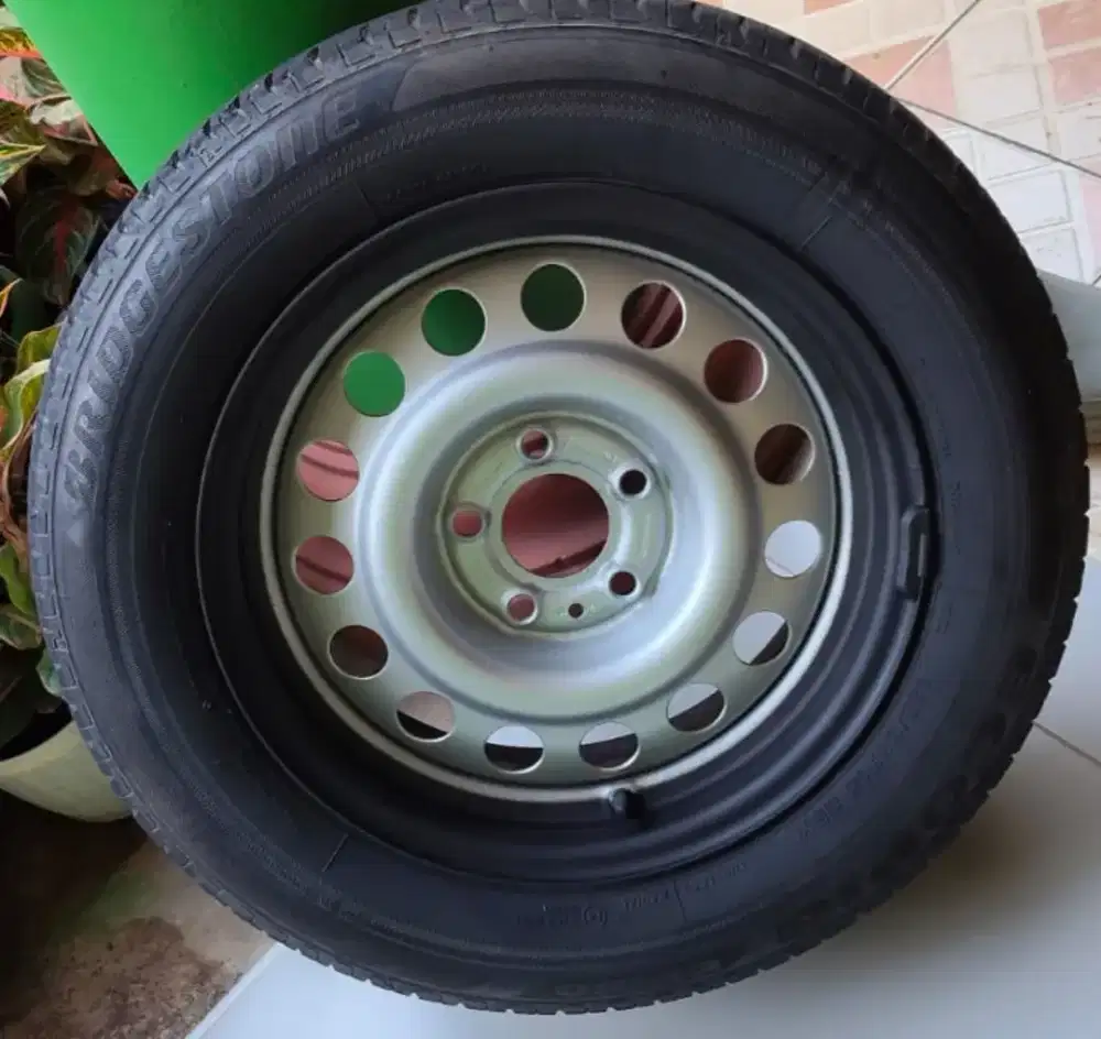Velg Kaleng Celong Oem R.15 Pcd 5x108 & Ban Bridgestone