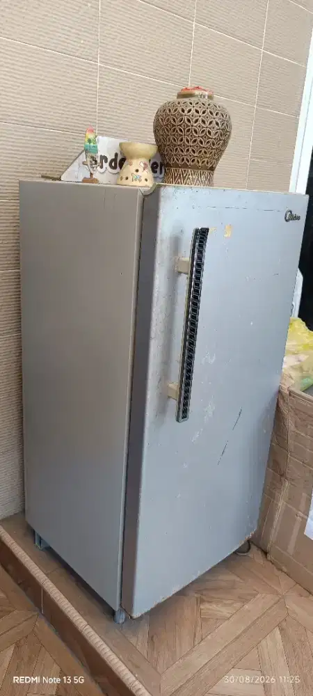Jual Lemari Es 1 pintu bekas.