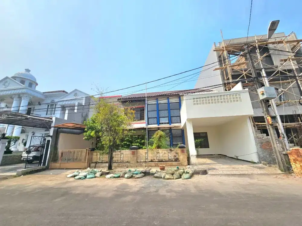 Dijual dan Disewakan Cepat rumah 2 lantai di Harapan Indah Regency dalam Cluster, Bekasi