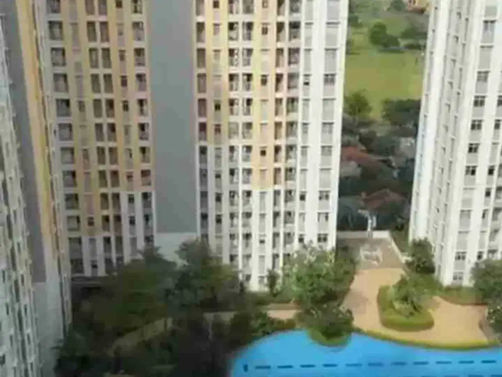 Disewakan apartemen 3BR semi furnished view pool dan kota dekat Summarecon Mall Bekasi
