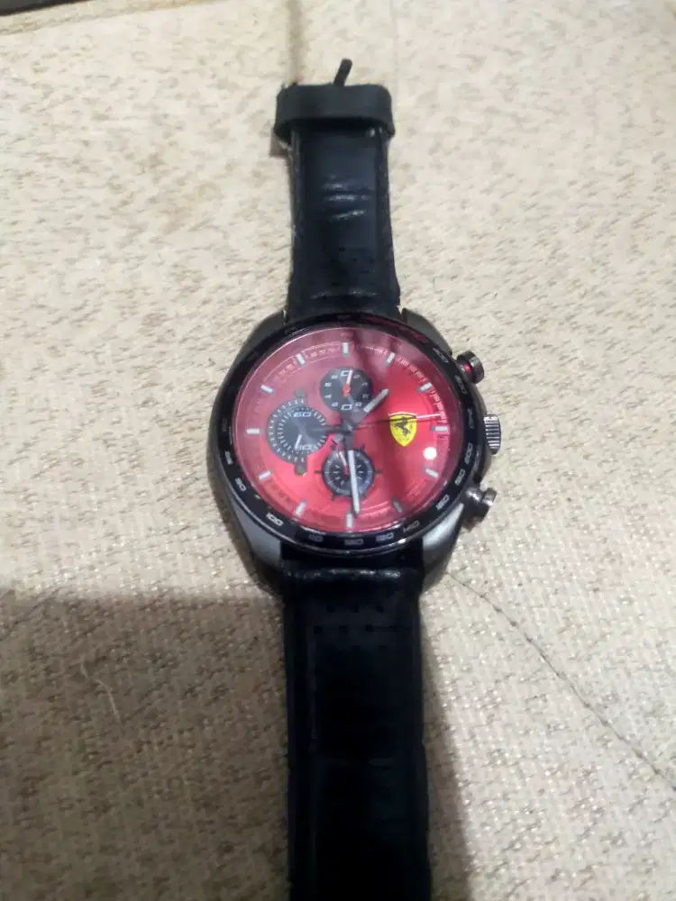 Jam tangan Ferrari