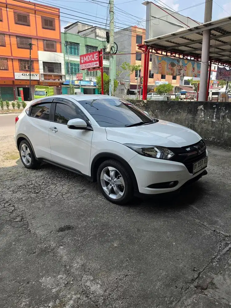 HONDA HR-V E CVT 2015 – MULUS & TERAWAT, SIAP PAKAI, SURAT LENGKAP!