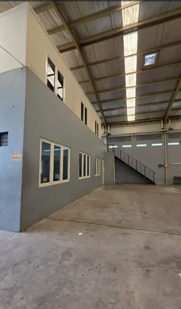 GUDANG KOMERSIAL LUAS BAGUS SIAP PAKAI MENGANTI GRESIK