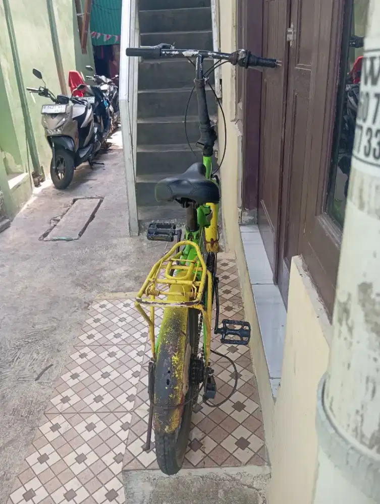 Di jual sepeda lipat merek GENIO