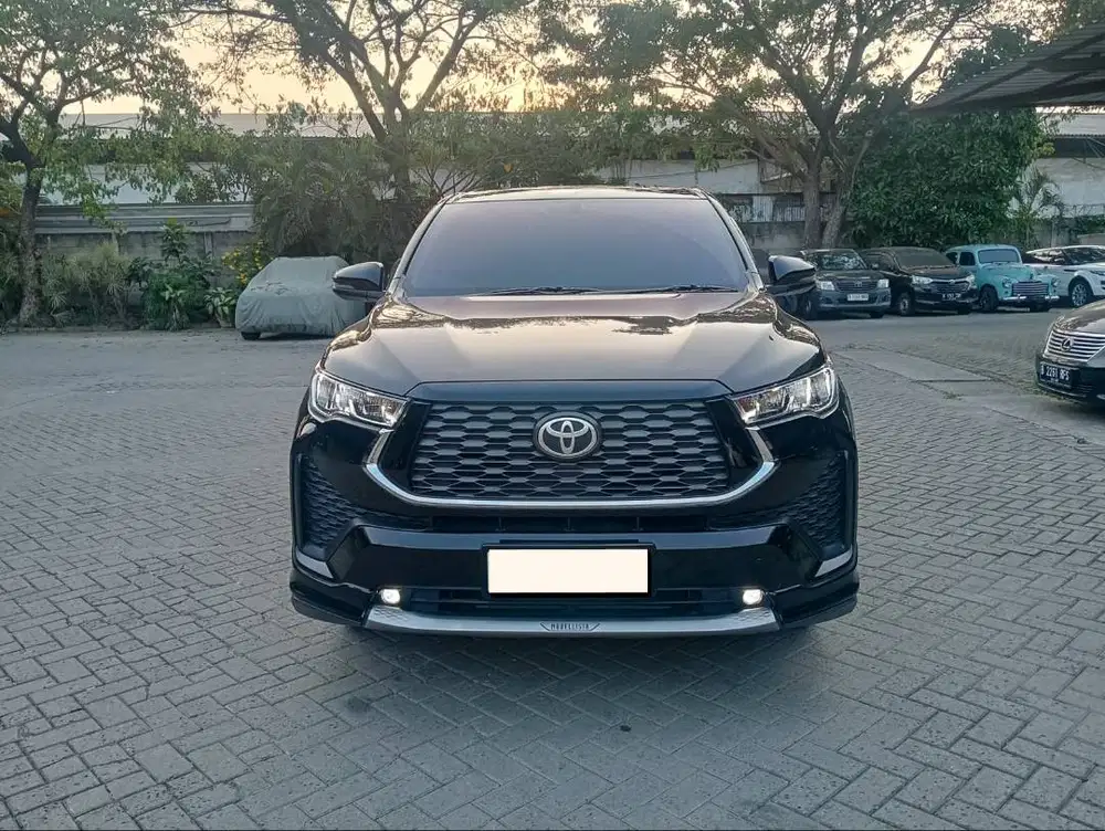 Toyota Zenix V Hybrid 2.0 Modelista Panoramic AT Hitam 2023 / 2024