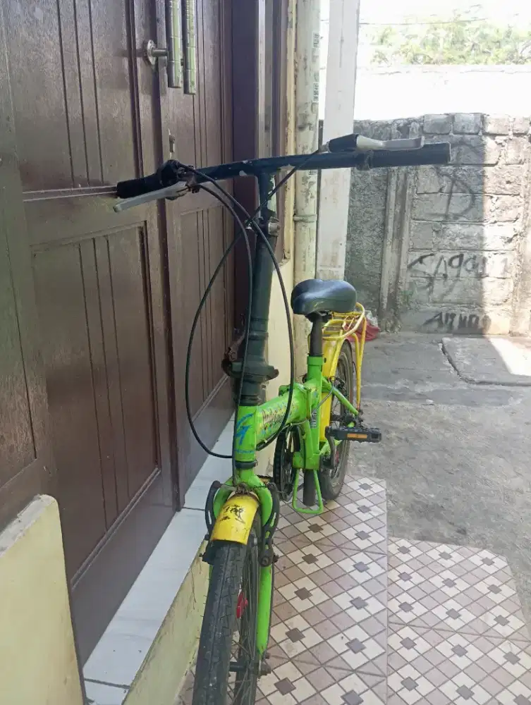 Di jual sepeda lipat merek GENIO