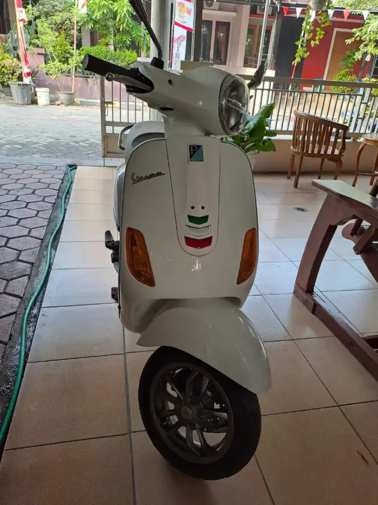 Vespa LX 2024 Putih - Seperti baru