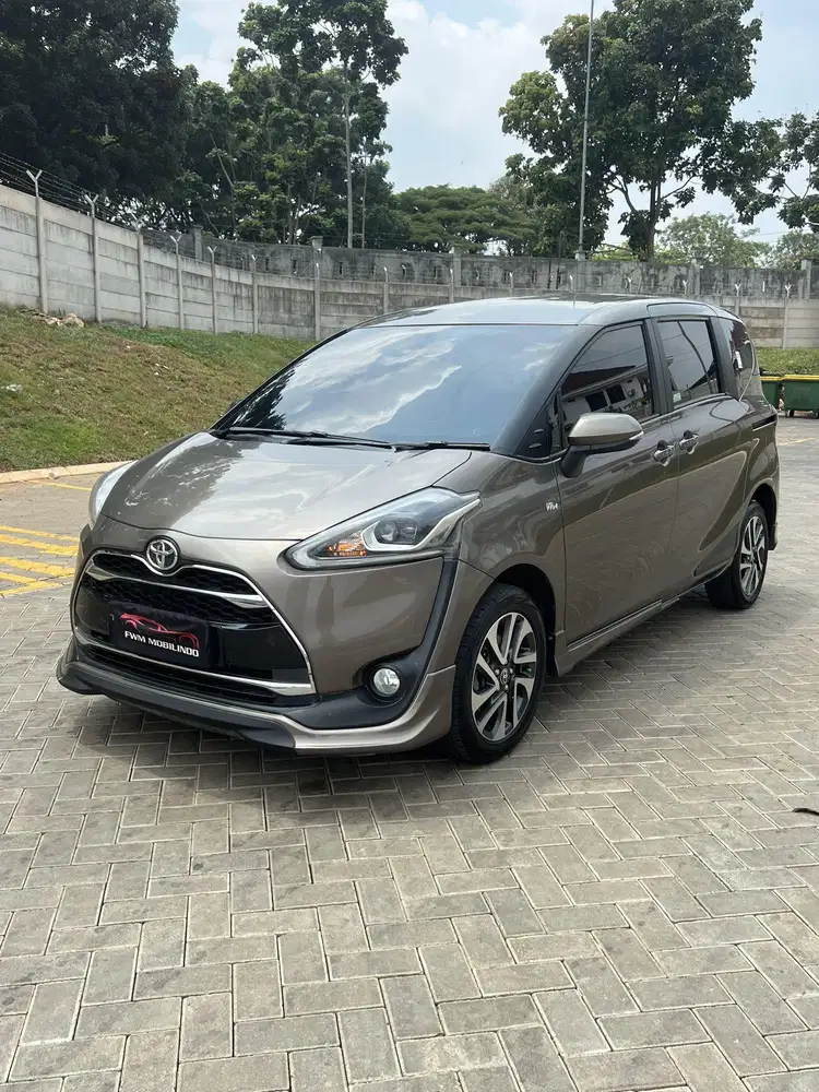Toyota sienta Q AT 2017 coklat, low km