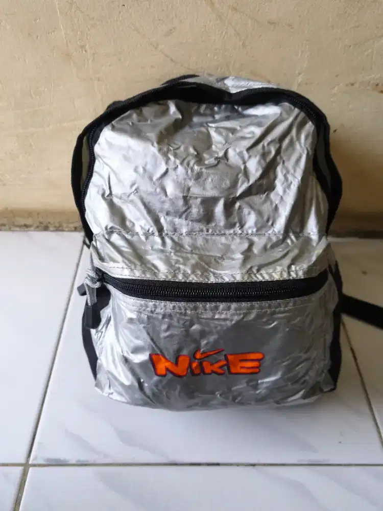 Tas /ransel mini Nike VINTAGE ,JADUL ( SILVER METALLIC )