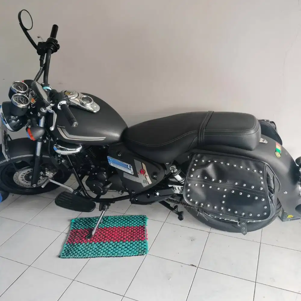Benelli Motobi 200 EFI Hitam Matte - Cruiser Gagah Siap Turing