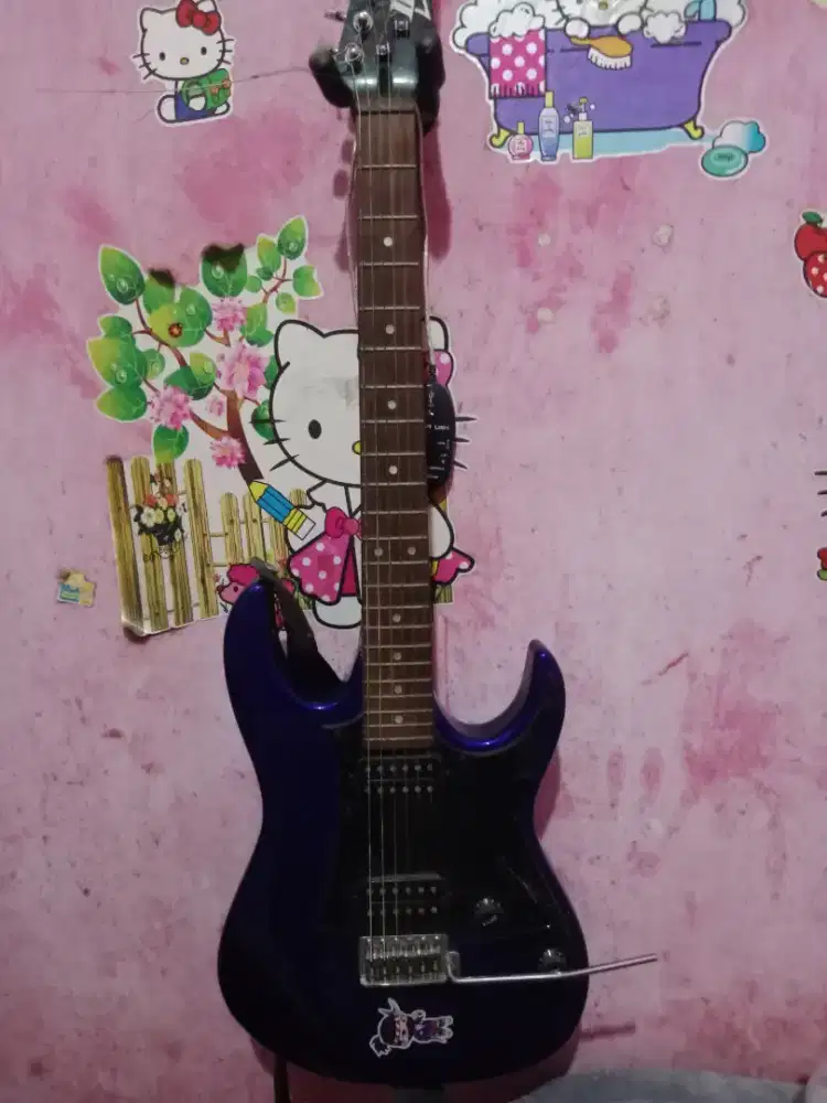 Gitar Ibanez Custom.