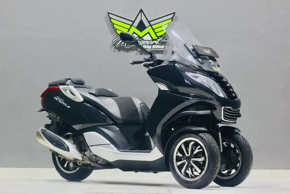 Peugeout Metropolis 400i, Forza 300, T-Max, ADV 750
