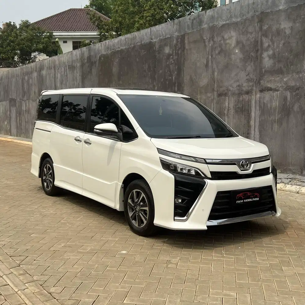 Toyota voxy 2.0 AT 2019 putih, mulus