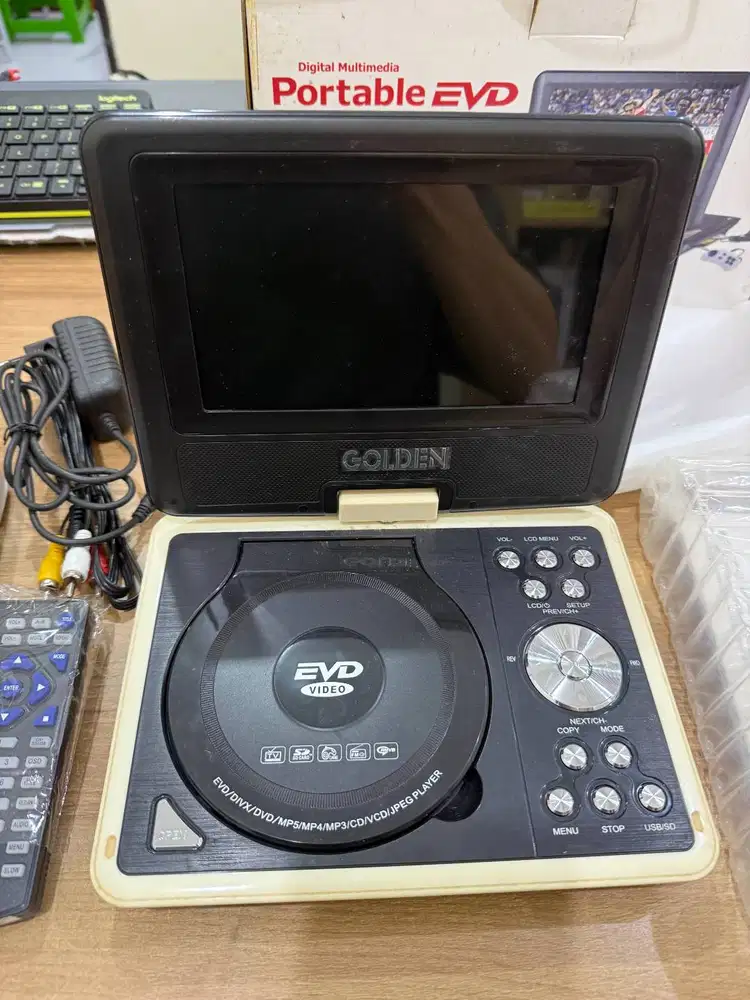 Golden Portable EVD, yaitu pemutar multimedia portabel 7.8 inci