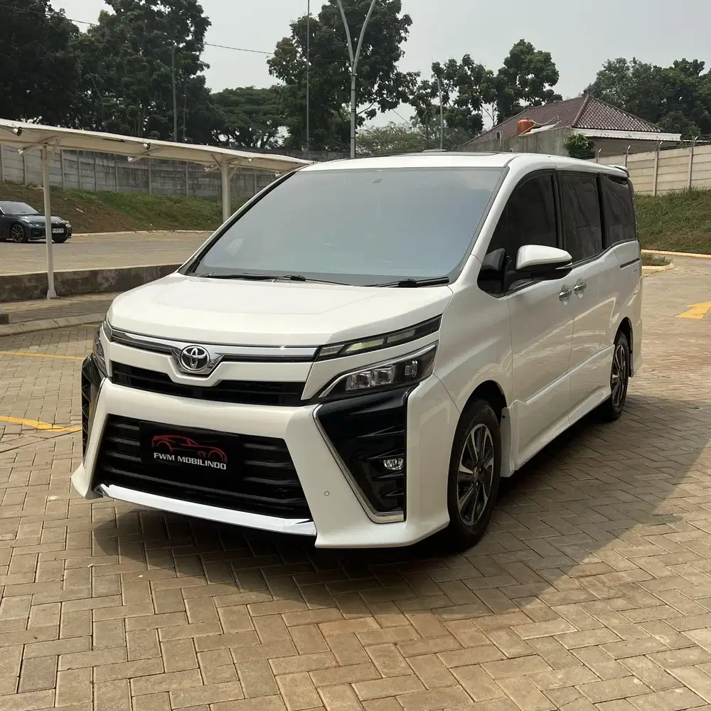 Toyota voxy 2.0 AT 2019 putih, terawat
