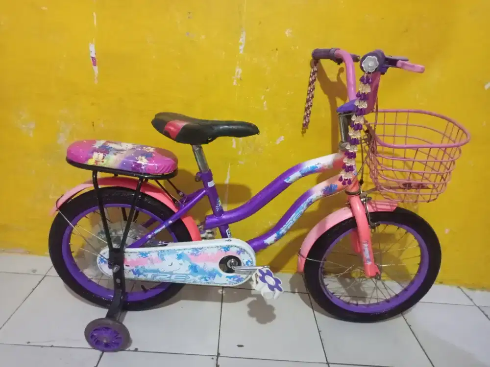SEPEDA ANAK CEWEK UKURAN 16 PLUS RODA BANTU BONCENGAN