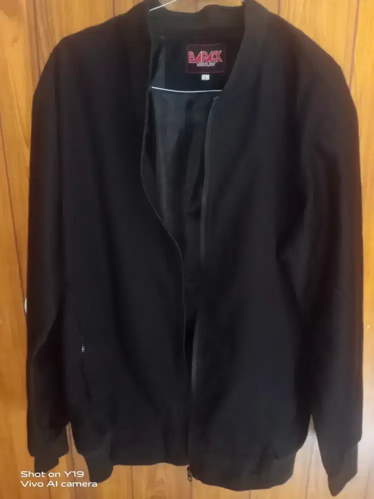 Jaket hitam polos