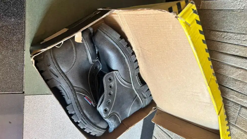 Sepatu Safety Wrackers
