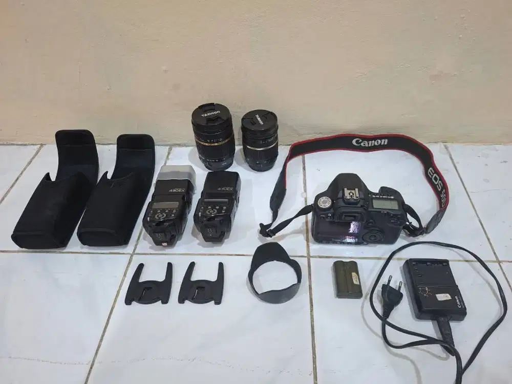 1 SET Kamera Canon EOS 50D + Canon Sppedlite 430EX ( 2pcs) + 2 Lensa